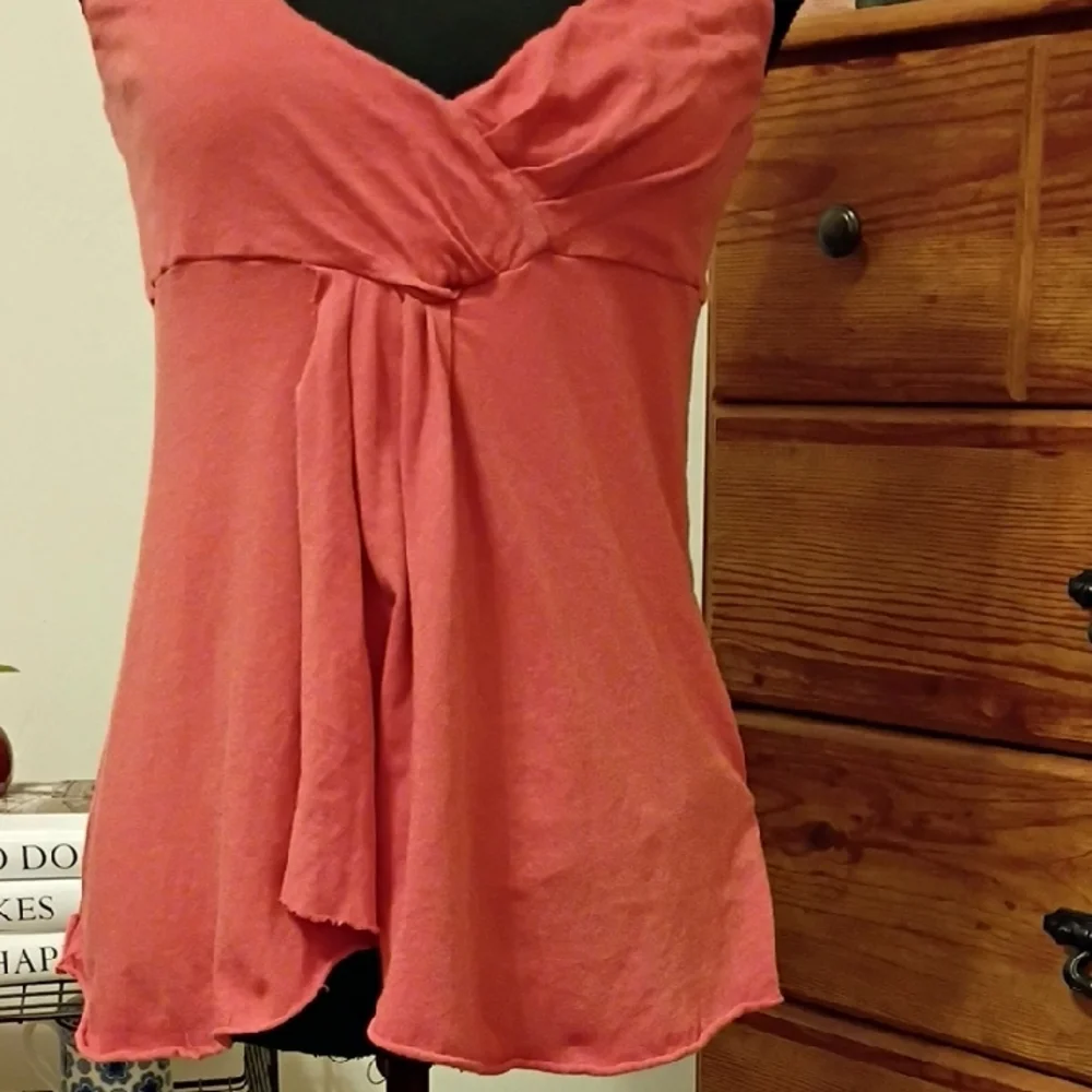 OGLE Women's Coral Tank Top Flowy And Light. Super Cute Like New. - Picture 3 of 6